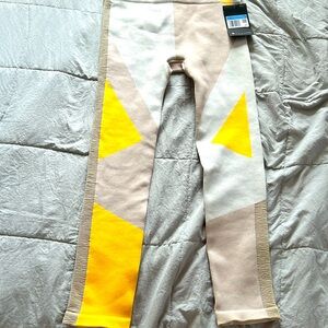 Women’s NWT Nike training leggings Medium